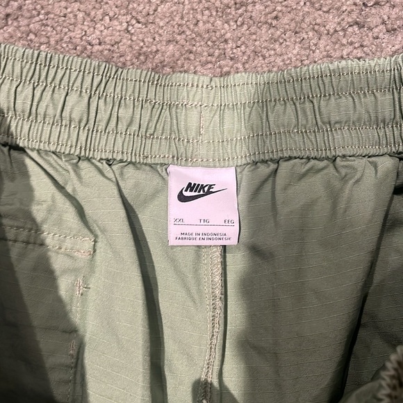 Nike Cargo Pants - Picture 3 of 7